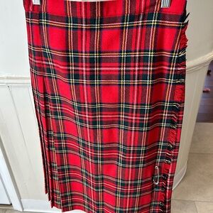 Murray Brothers Scottish Kilt
Woman’s 16